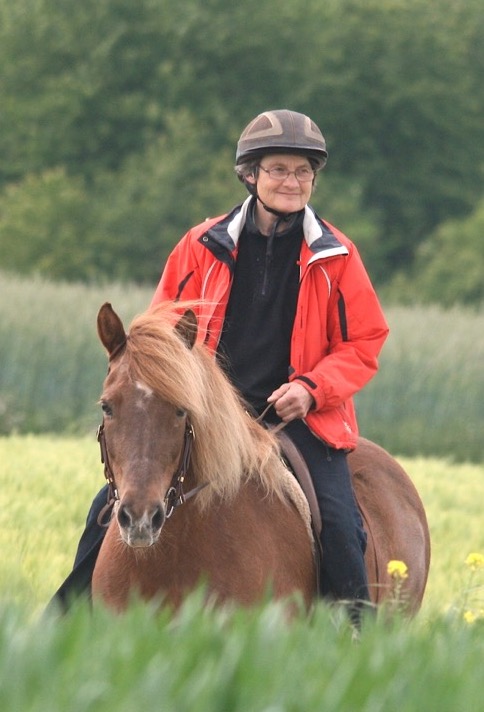 Reiterin im Feld